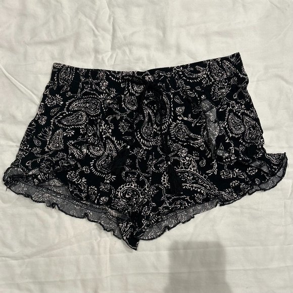 MUDD BRAND BLACK PAISLEY COMFY SHORTS SIZE S - Picture 1 of 4